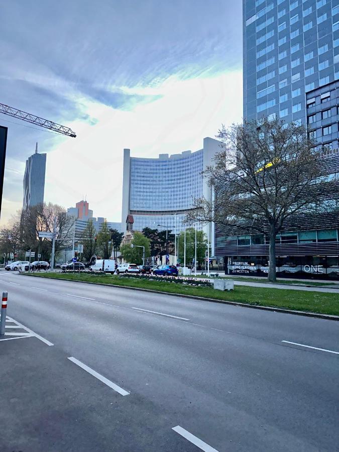 Amazing City Center Apartment Wina Bagian luar foto