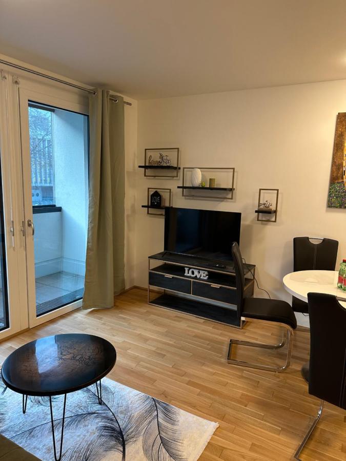 Amazing City Center Apartment Wina Bagian luar foto
