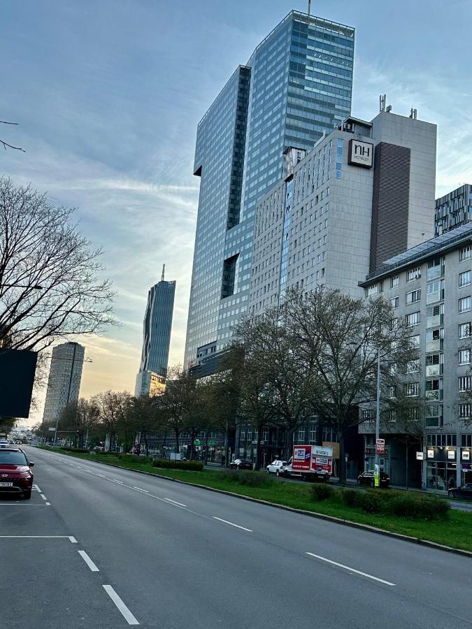 Amazing City Center Apartment Wina Bagian luar foto