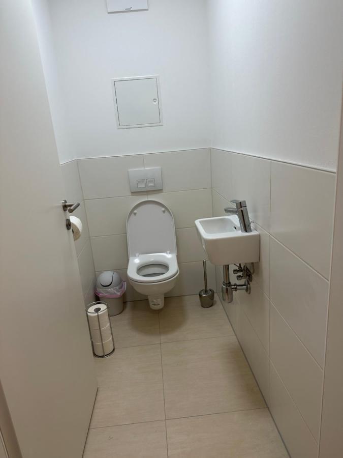 Amazing City Center Apartment Wina Bagian luar foto