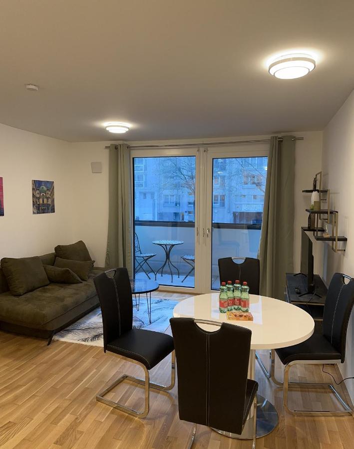 Amazing City Center Apartment Wina Bagian luar foto