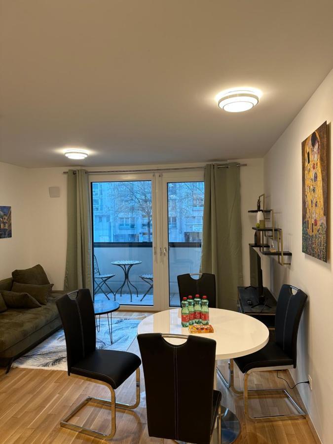 Amazing City Center Apartment Wina Bagian luar foto